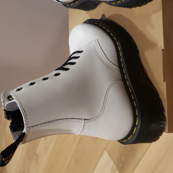 New w/box Jadon white smooth leather platform 8-eye side zip sz 7 U.S. - Picture 2 of 3